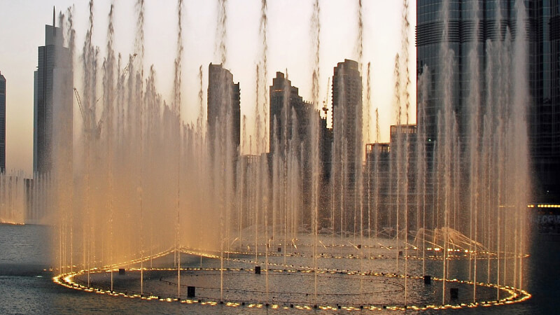 fontana-dubai-v-noci